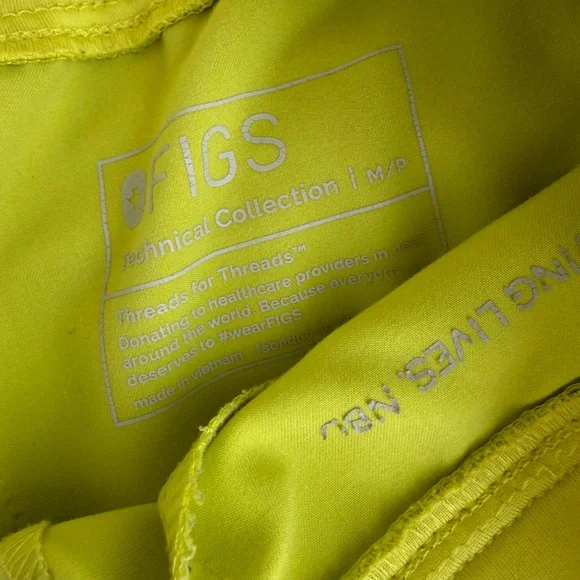Figs Neon Yellow Scrub Set - Picture 3 of 5